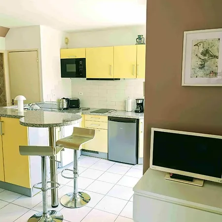 Charming 2-room With Balcony In The Bandol
