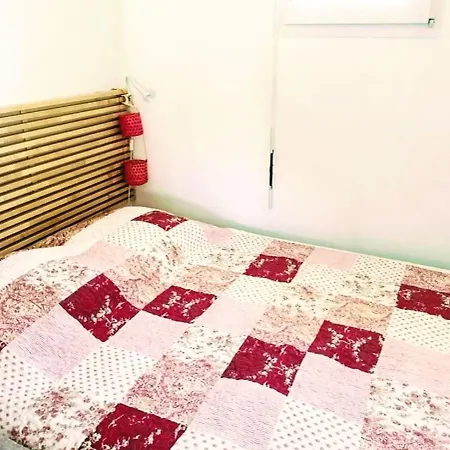 Charming 2-room With Balcony In The * Bandol