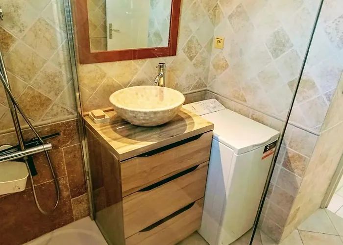 Charming 2-room With Balcony In The