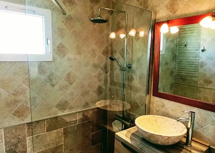 アパート Charming 2-room With Balcony In The バンドール