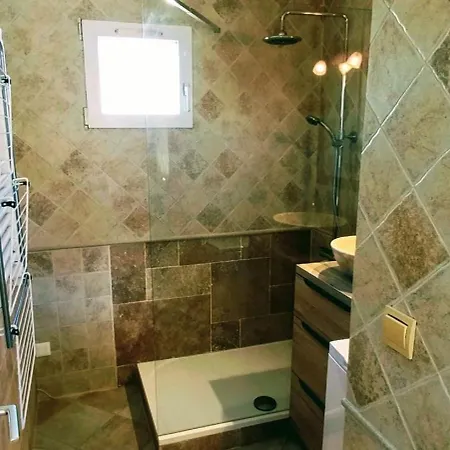 דירה Charming 2-room With Balcony In The בנדול