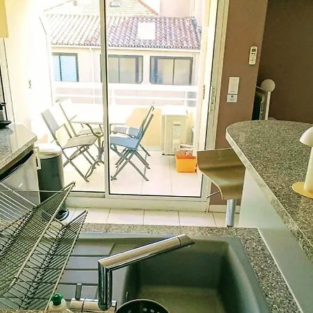 公寓 Charming 2-room With Balcony In The