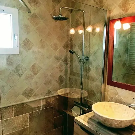 公寓 Charming 2-room With Balcony In The